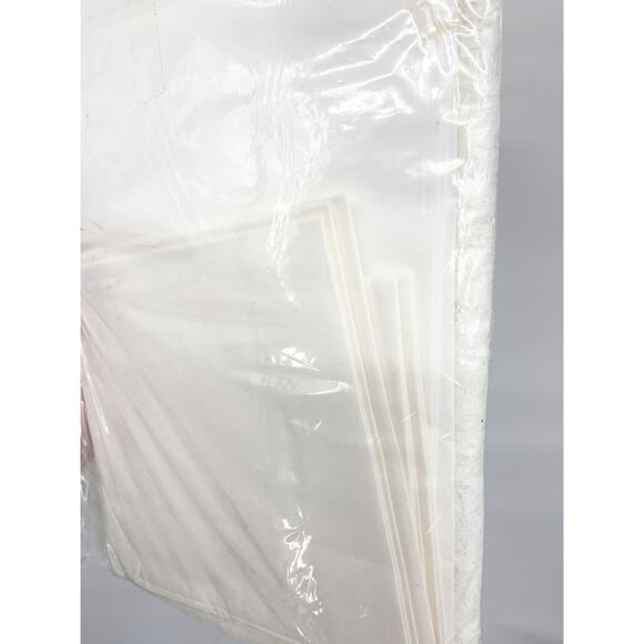 Shadow Rose Lace Table Cloth Round Sz 60" with Plastic Liner and Napkins - Picture 6 of 7